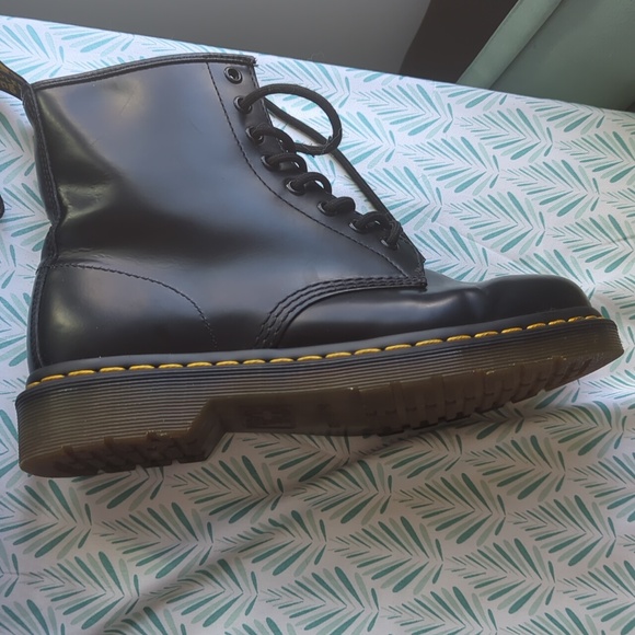 Combat Boots- Dr. Martens 1460 Originals- Unisex 8W-7M. Slip-Resistant - Picture 14 of 17